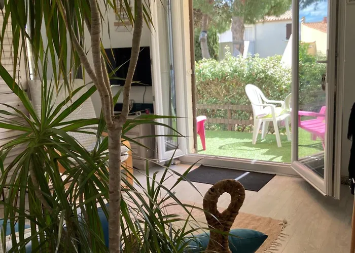 Situation Ideale - Proche Et Village Naturiste - Centre Port A 2 Pas - Plain Pied, Avec Parking *