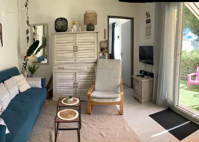 Situation Ideale - Proche Et Village Naturiste - Centre Port A 2 Pas - Plain Pied, Avec Parking 펜션 *