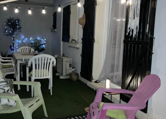 펜션 Situation Ideale - Proche Et Village Naturiste - Centre Port A 2 Pas - Plain Pied, Avec Parking